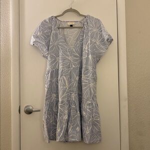 Universal Thread Boho Two - Tier V Neck Flowy Silhouette Side Pockets SZ L